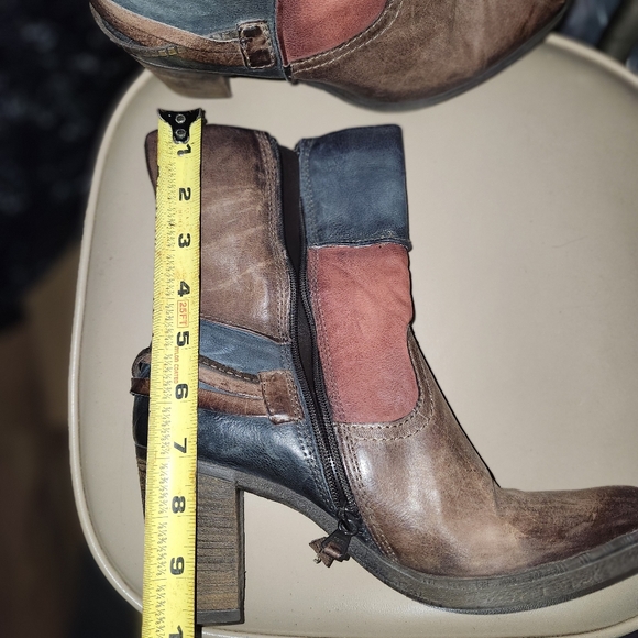 MJUS Colorblock Leather Heeled Boots Size 40 - Picture 7 of 9